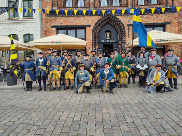 Karoliner uppställda under Schwedenfest Wismar